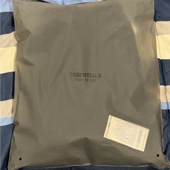 Fear of God Essentials Black Sweatpants - Picture 6 of 6